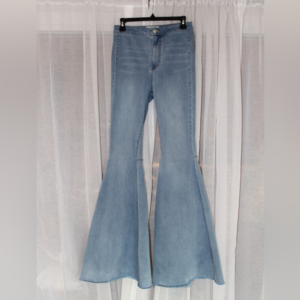 We The Free Light Blue Flare Jeans – Size 28